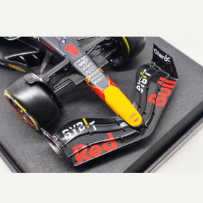 Bburago 1:18 Race Oracle Red Bull Racing RB19 (2023) w/Driver - MAX VERSTAPPEN