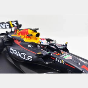 Bburago 1:18 Race Oracle Red Bull Racing RB19 (2023) w/Driver - MAX VERSTAPPEN