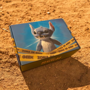 BOX MISTERIOSA VERSÃO STITCH - OFICIAL ZONA DE GEEK