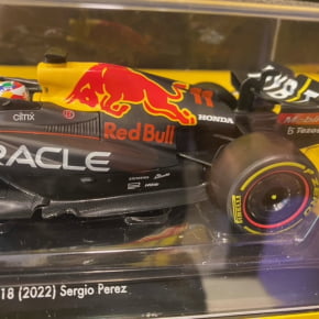 Carros de Metal Burago F1 Oracle Red Bull Racing RB18 2022 escala 1/24 Sergio Perez 