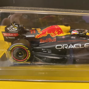 Carros de Metal Burago F1 Oracle Red Bull Racing RB18 2022 escala 1/24 Sergio Perez 
